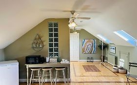 Quay Lane Studio Apartment